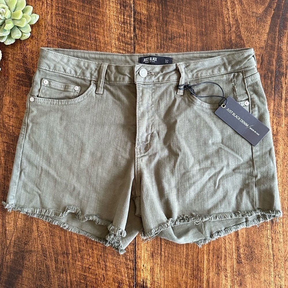 JustBlack | Frayed Hem Short 3.5”, Olive
